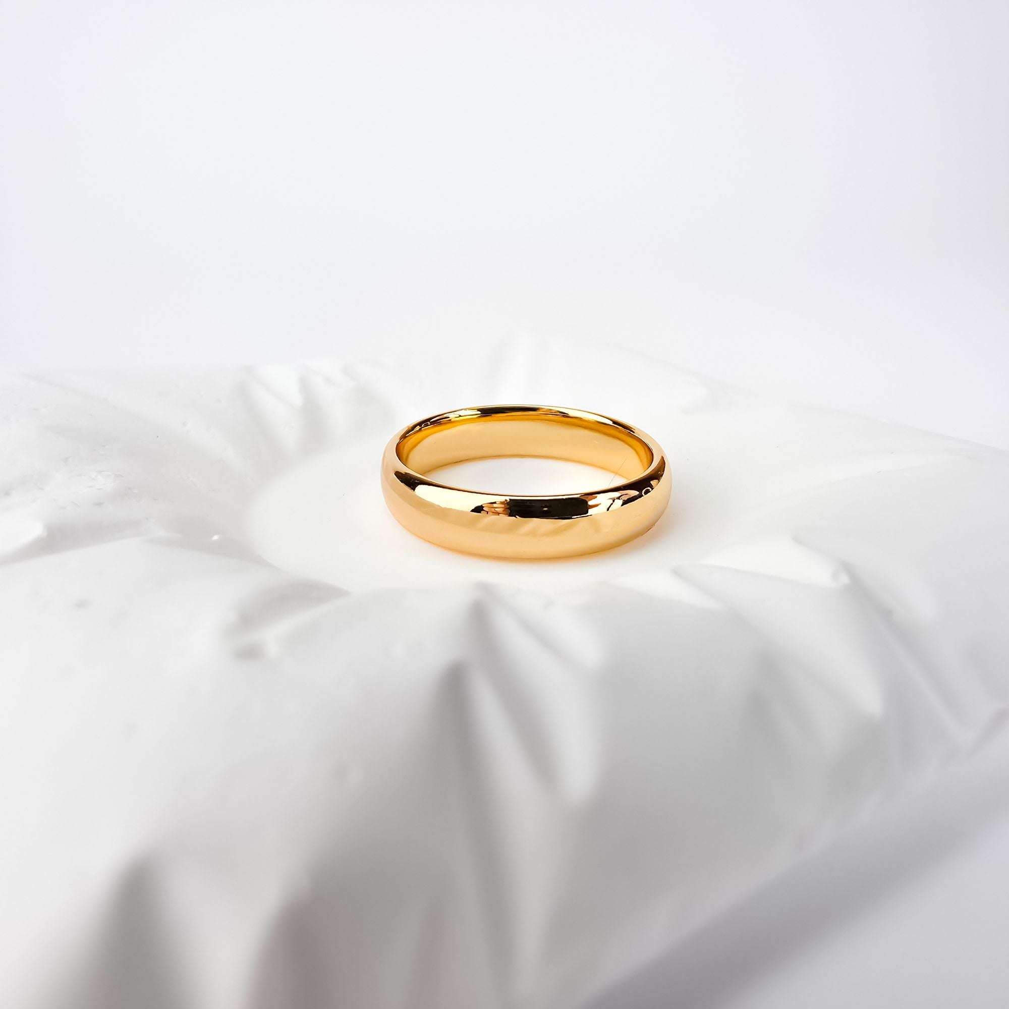 Elegants, minimālistisks gredzens no medicīniskā zelta ar 18k pārklājumu