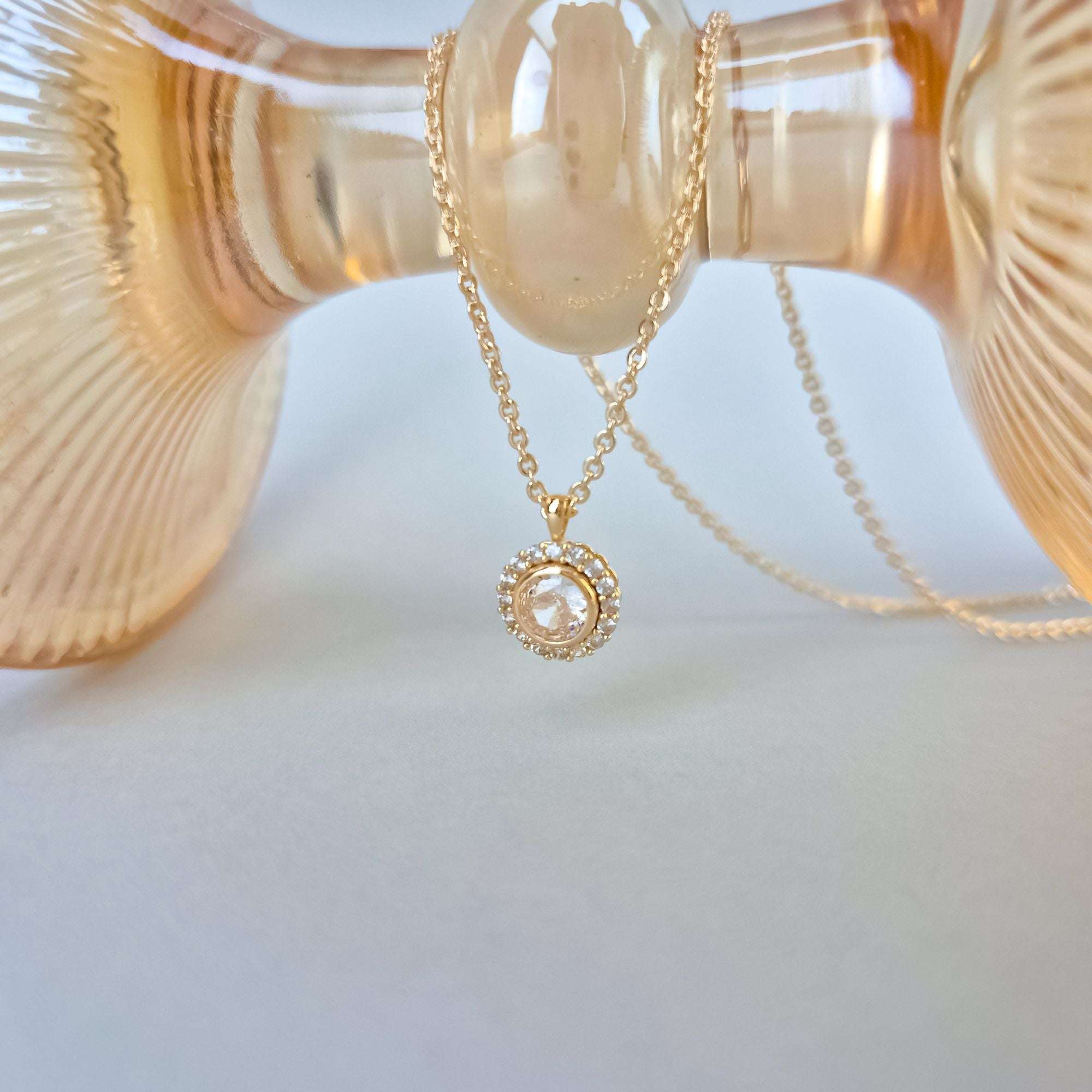 Modes kaklarota ar 18K pārklājumu un stilīgu dizainu