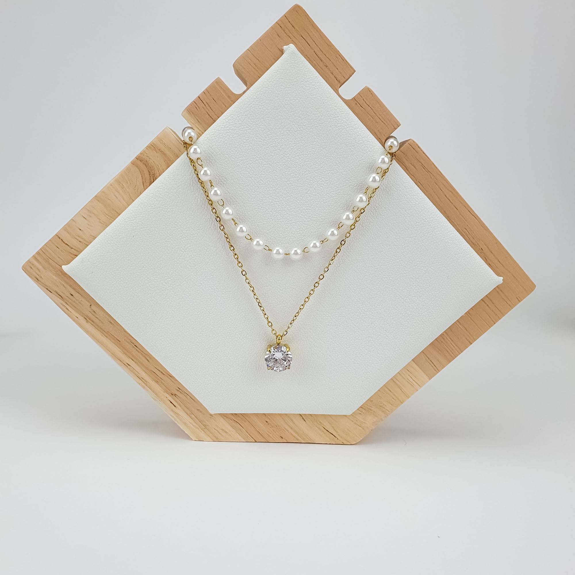 Elegantā kaklarota ar kristālu un pērlītēm