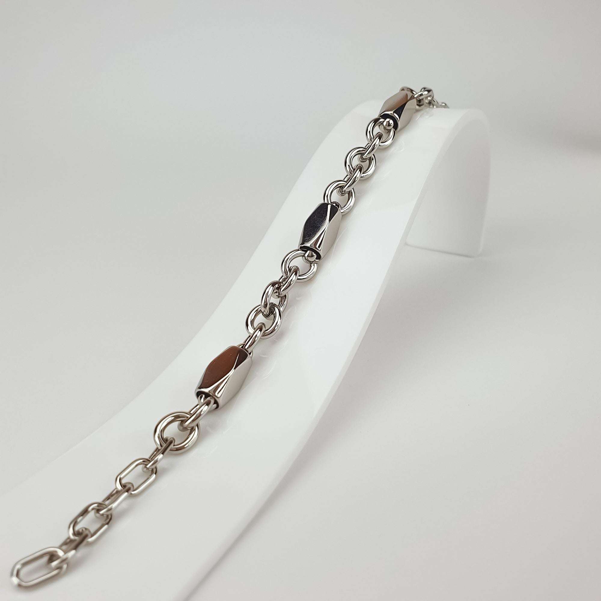 20 cm rokassprādze ar ķēdes un posmu kombināciju