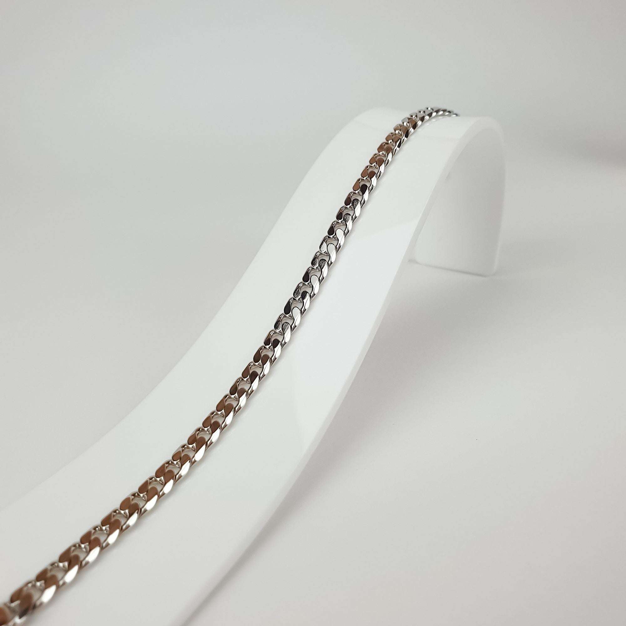 Neitrāla dizaina unisex rokassprādze ar drošu aizdari