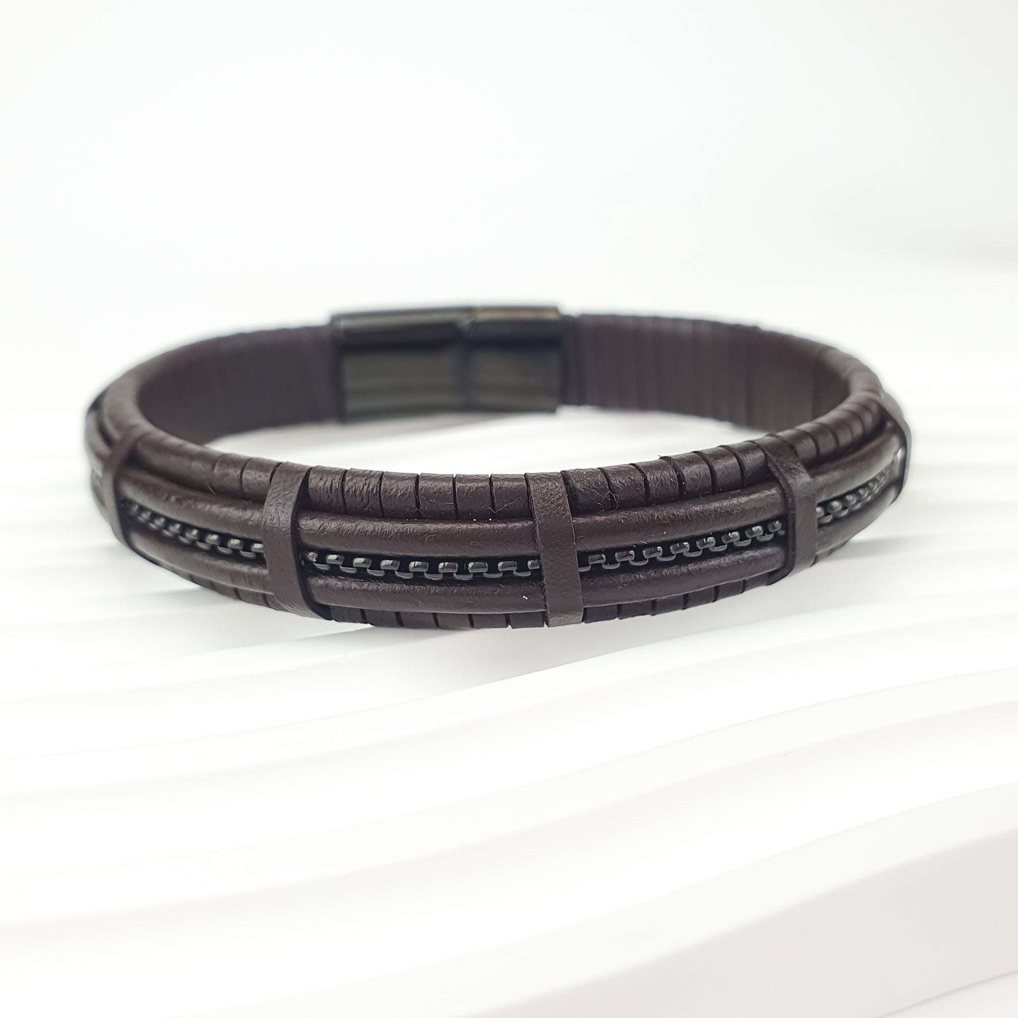 Stilīga un izturīga rokassprādze ar magnētisko mehānismu