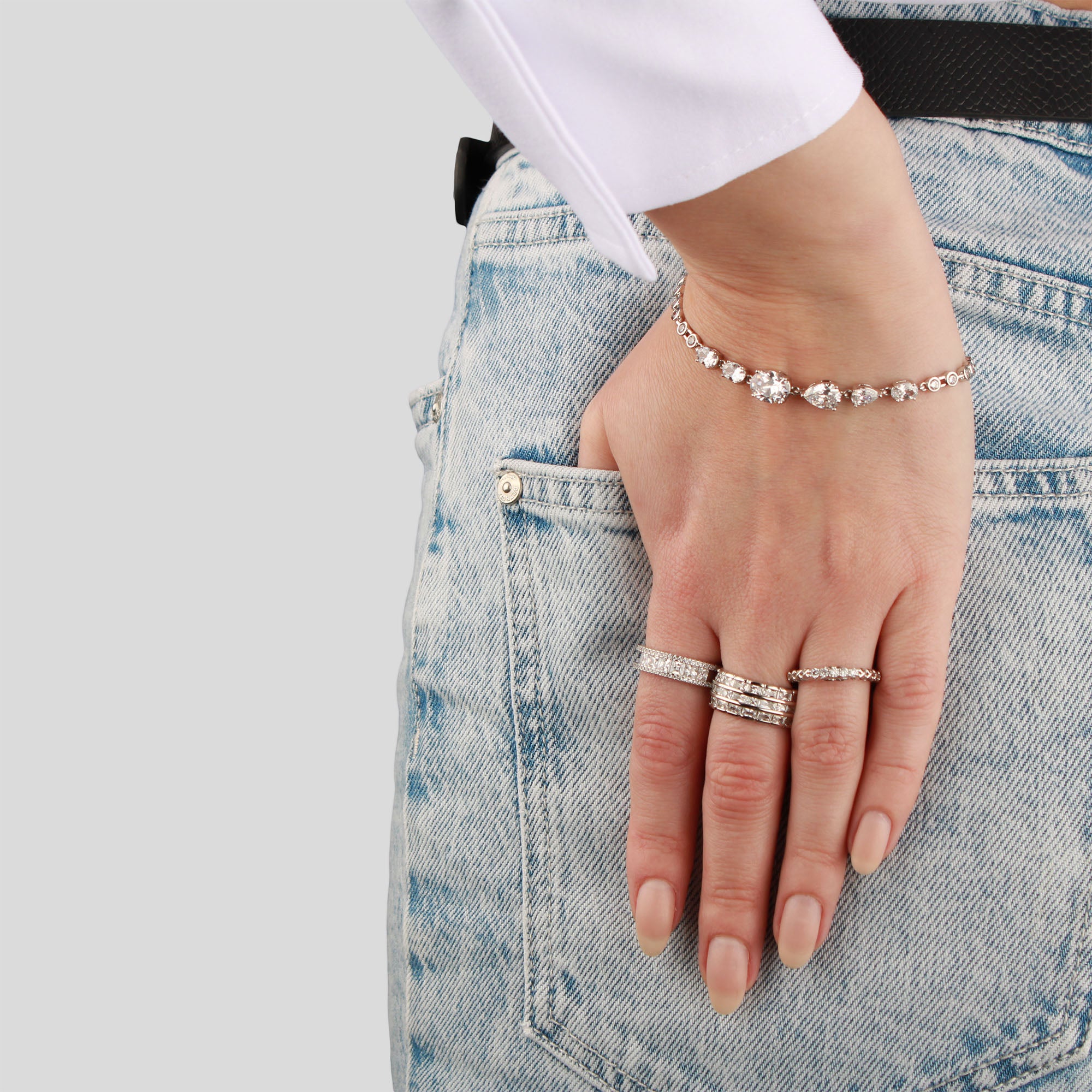 Spilgta rokassprādze vakara iznācienam