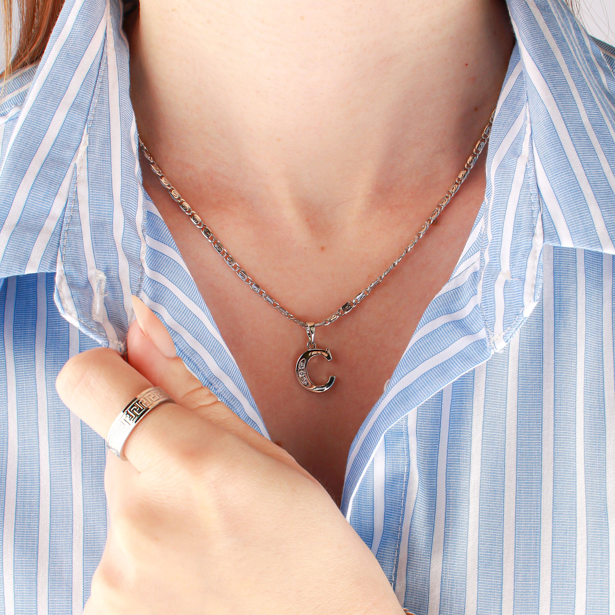 Iniciāļu kulons ar cirkoniem