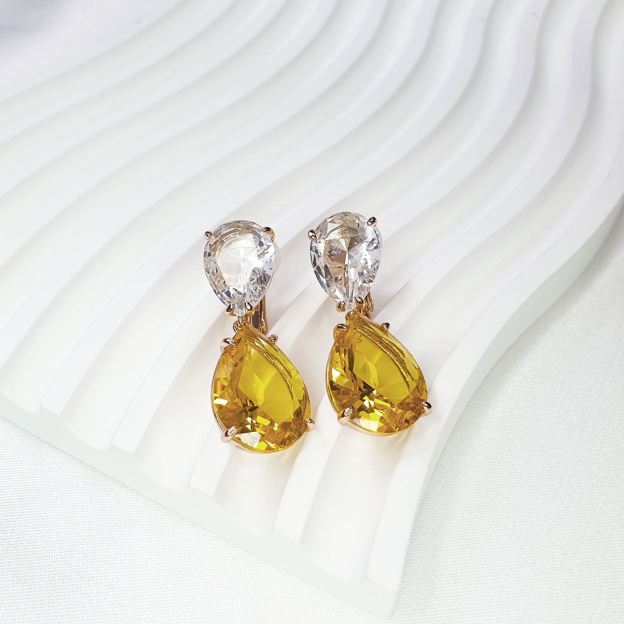 Spilgti klipši vakara iznācienam