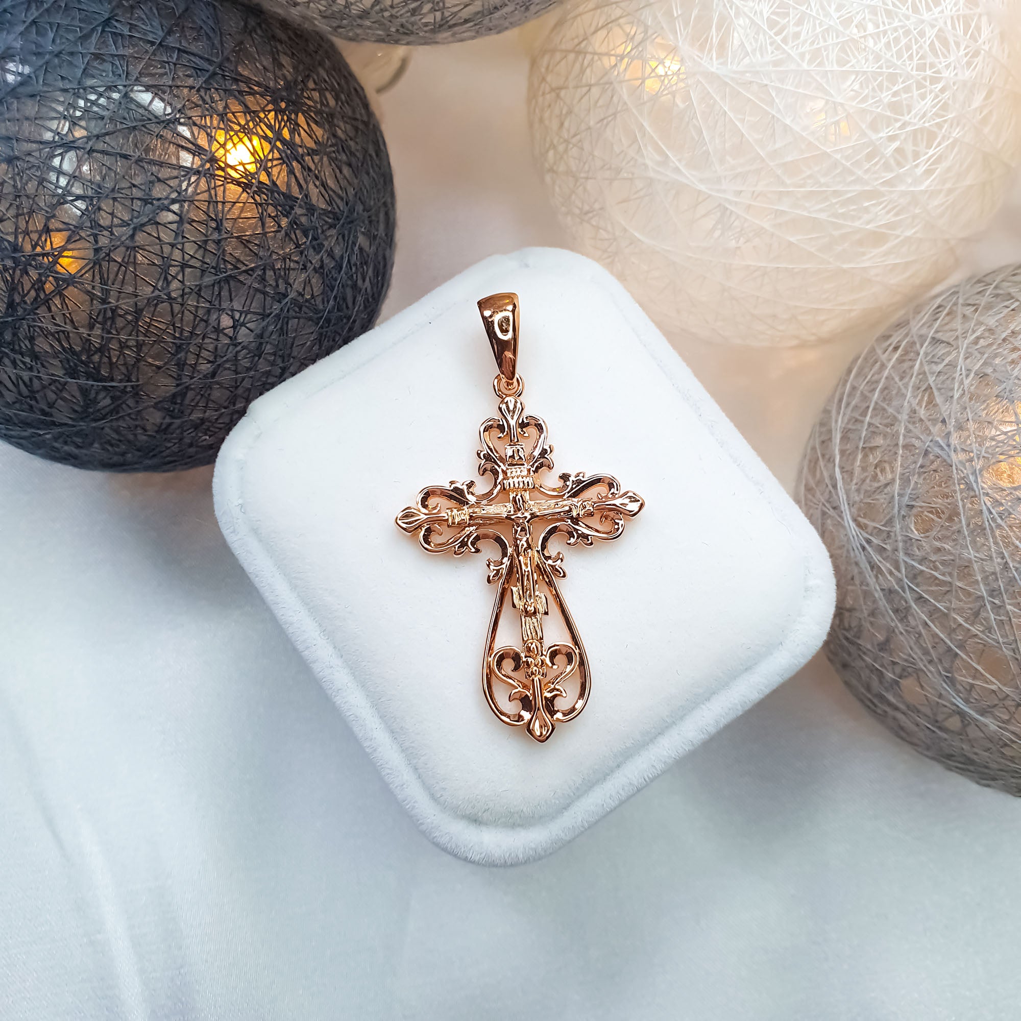 Izsmalcināts pareizticīgo krustiņš ar 18K zelta pārklājumu