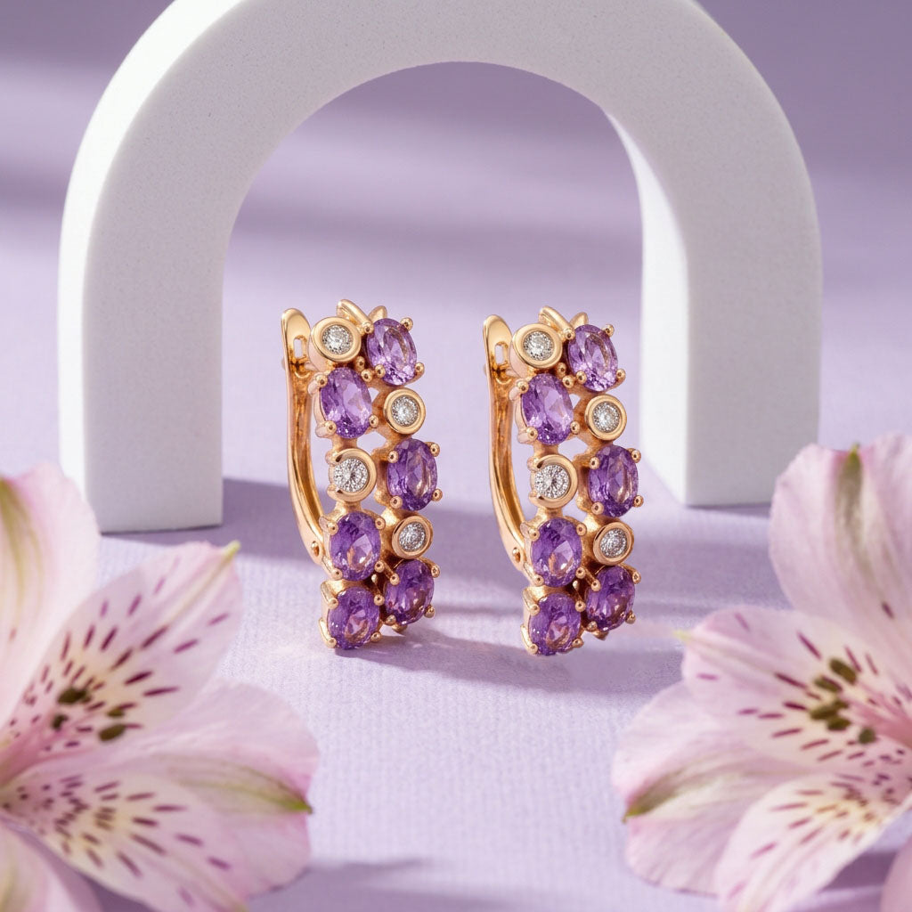 Spindintys auskarai su alyvinės spalvos cirkoniais