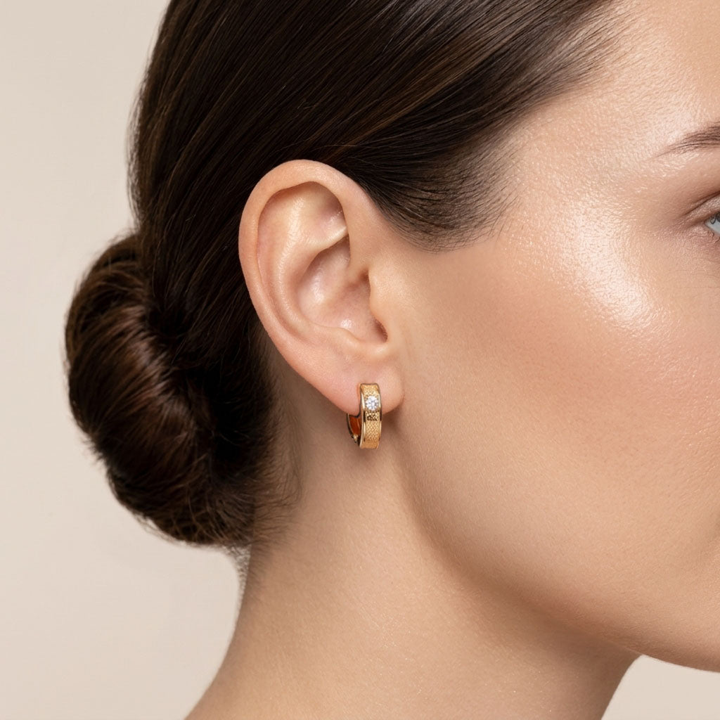 Skoningi klasikiniai auskarai kasdienai