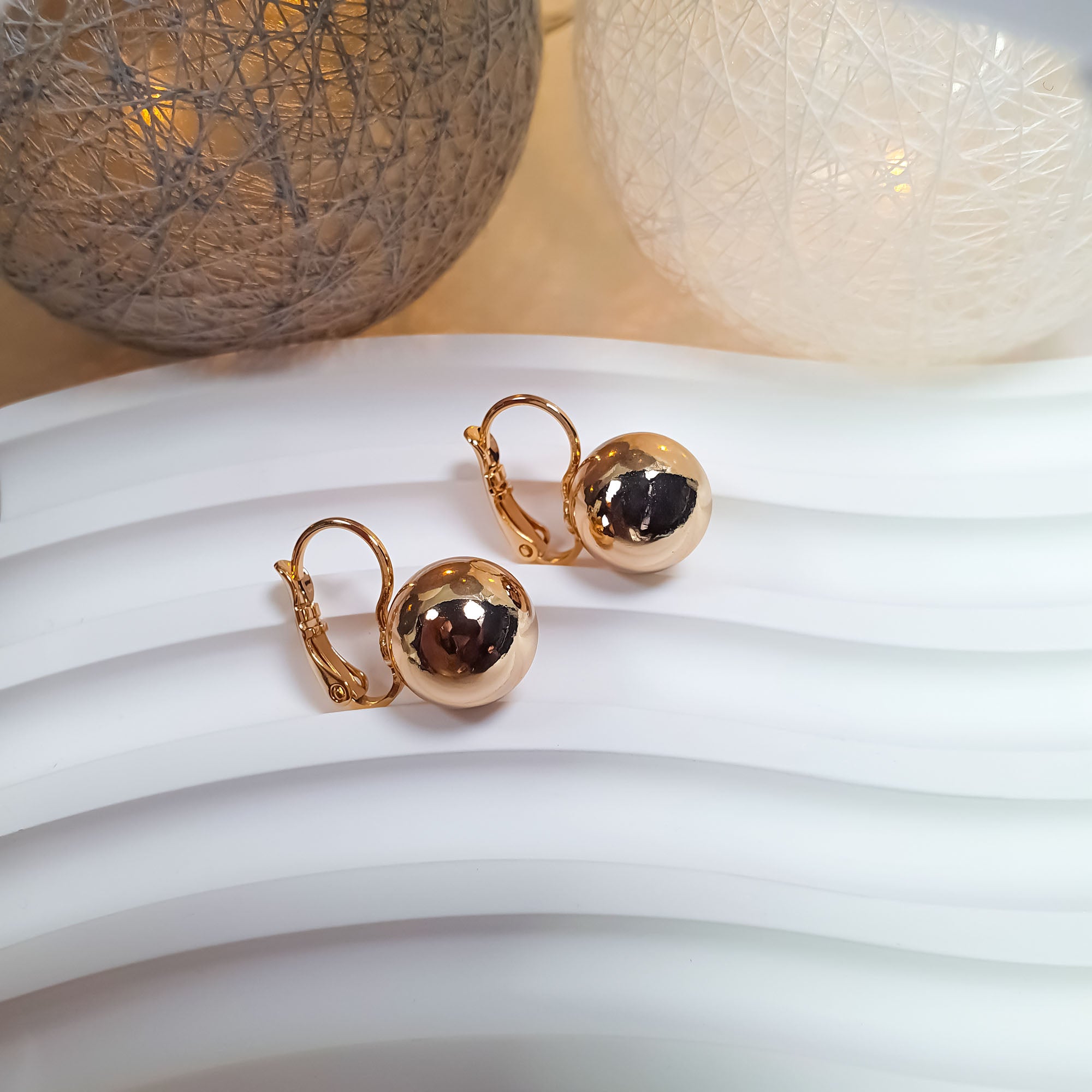 Auskari ar pulētu formu