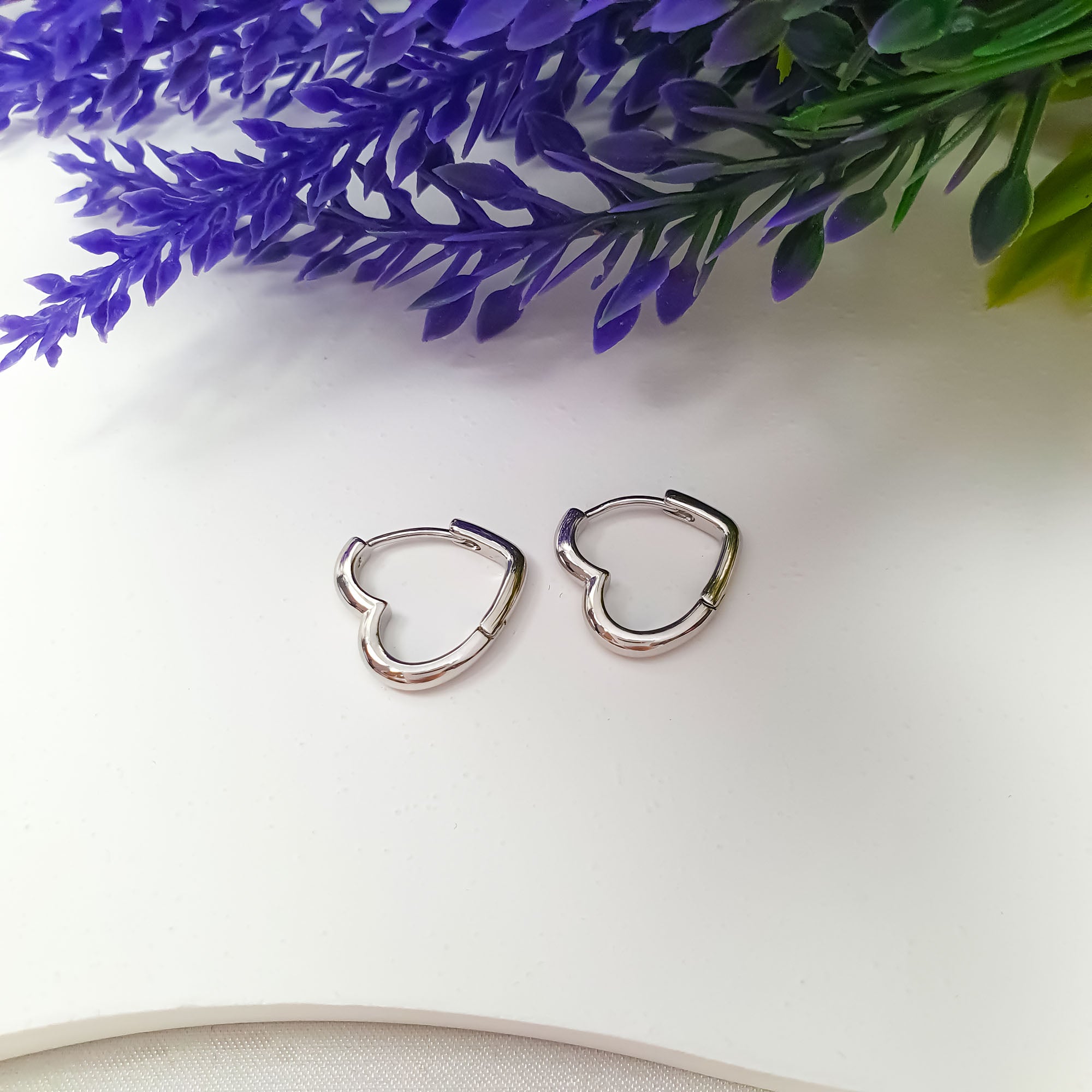 Gludi sirds silueta auskari riņķu dizainā, 14 mm