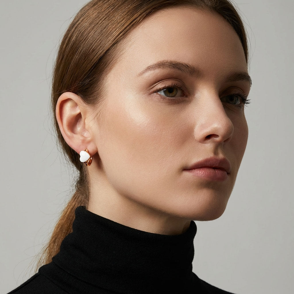 Серьги-кольца с белым сердцем