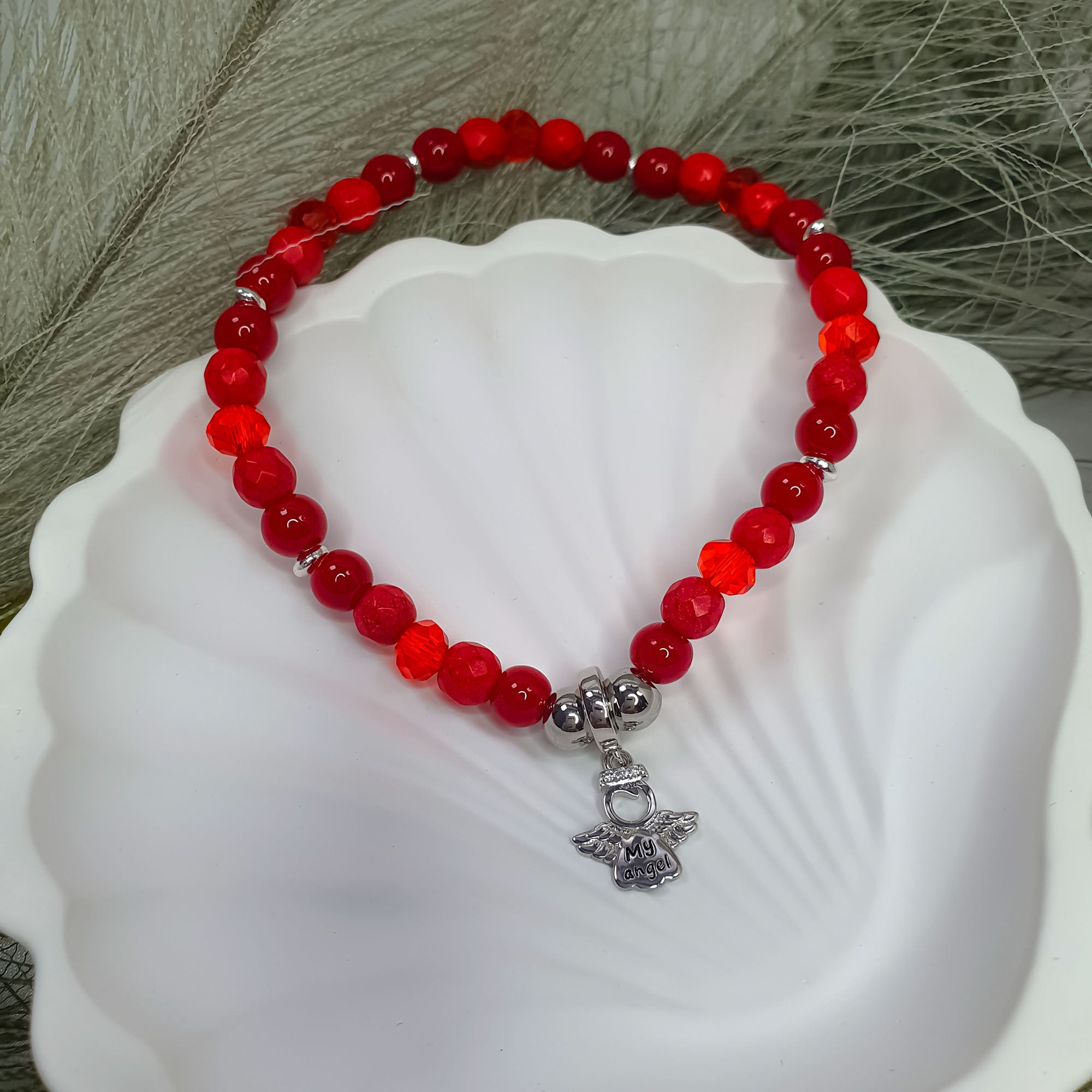 Sieviešu rokassprādze no apaļiem sarkaniem akmentiņiem