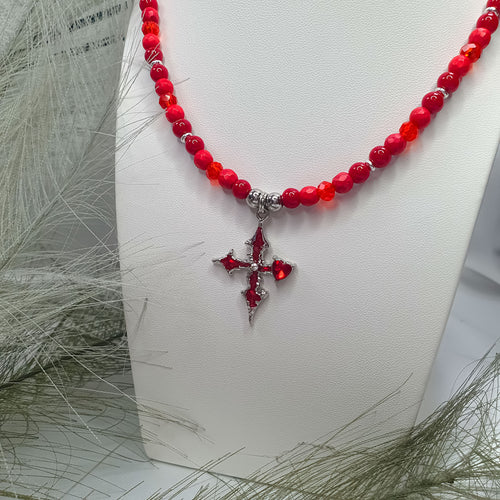 Krelles kaklam ar krusta elementu centrā