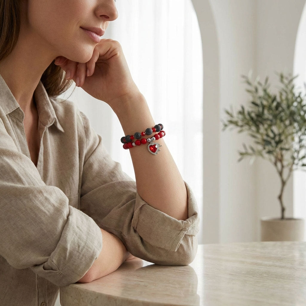 Комплект браслетов из чёрного мрамора и имитации красного хаулита