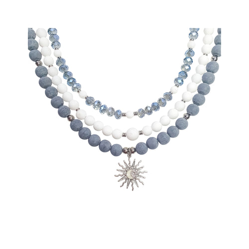Trīs rindu kaklarota ar melnu marmoru, baltu nefrītu un Saules formas kulonu